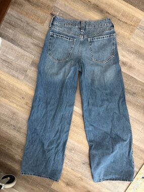 Hollister Size 000R/W23  Low Rise Super Baggy Jeans in Medium Denim Wash